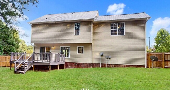 Building Photo - 10 Valley View Ct