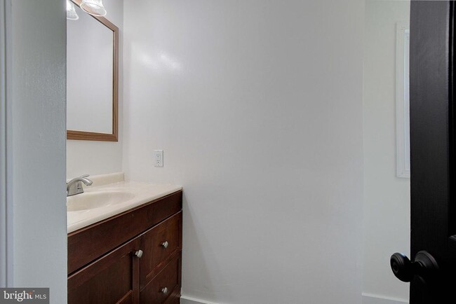 Building Photo - 5645 Battee Dr