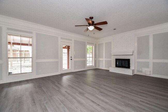 Building Photo - 14938 Mesita Dr