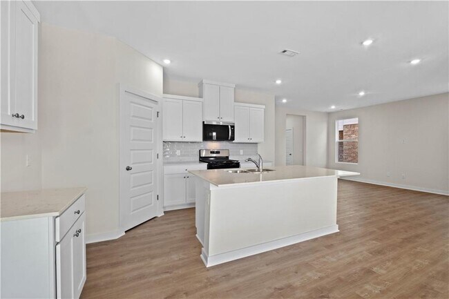 Building Photo - 4682 W Aurora St