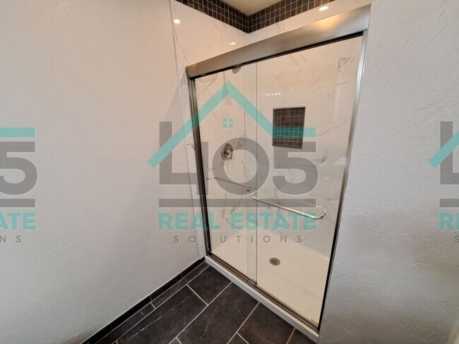 Building Photo - Spacious 2 Bedroom in Norman