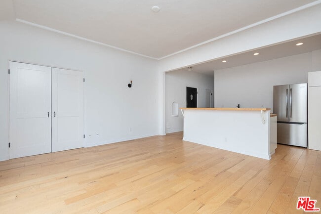 Building Photo - 414 N Curson Ave