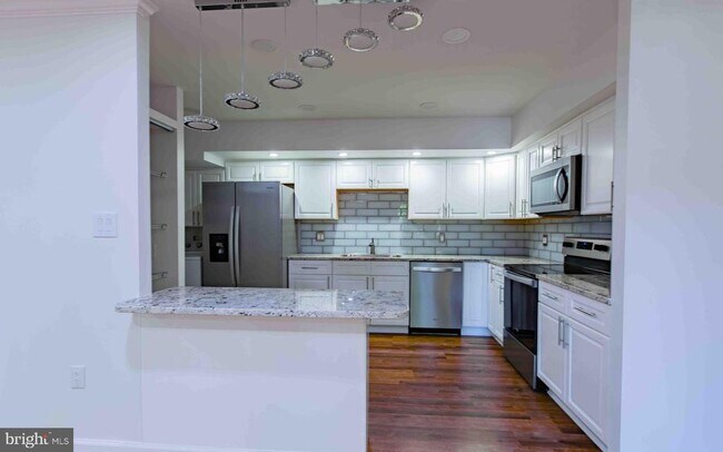 Building Photo - 1 Stonehenge Cir