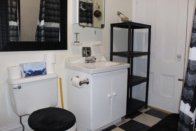 Building Photo - 121 Winter St