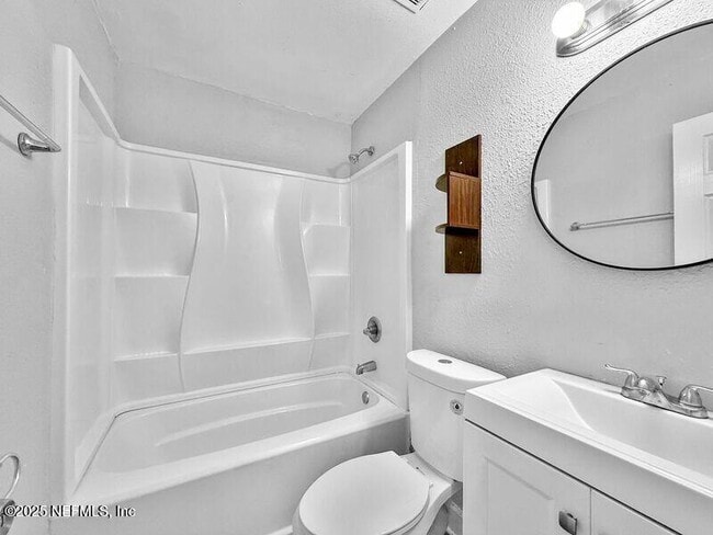 Building Photo - 2026 Burpee Dr