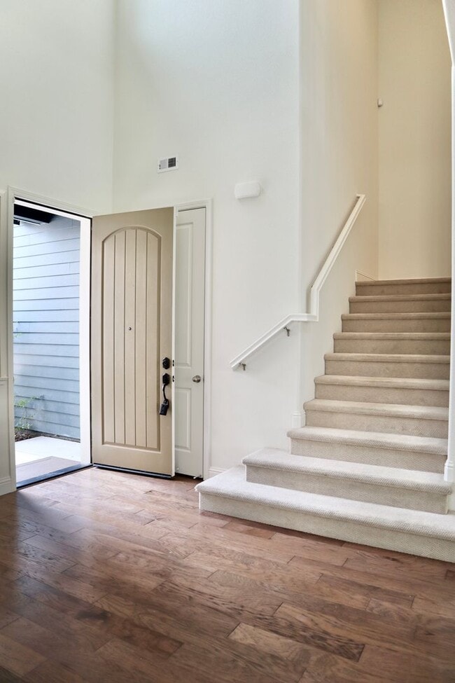 Building Photo - Stunning 3,400 Square Foot Home For Rent! ...
