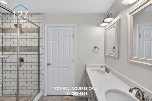 Building Photo - Beautiful 3 bedroom 2.5 bath!