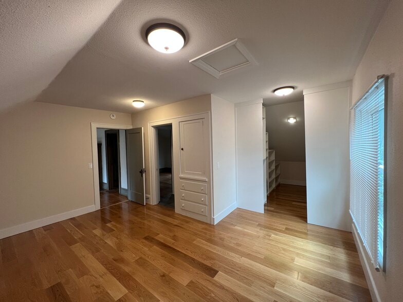 Building Photo - 2537 SE 33rd Pl