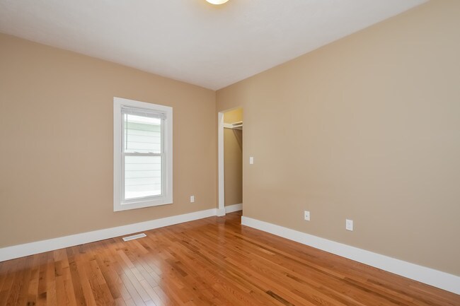 Building Photo - 422 Cadwell Ave NW