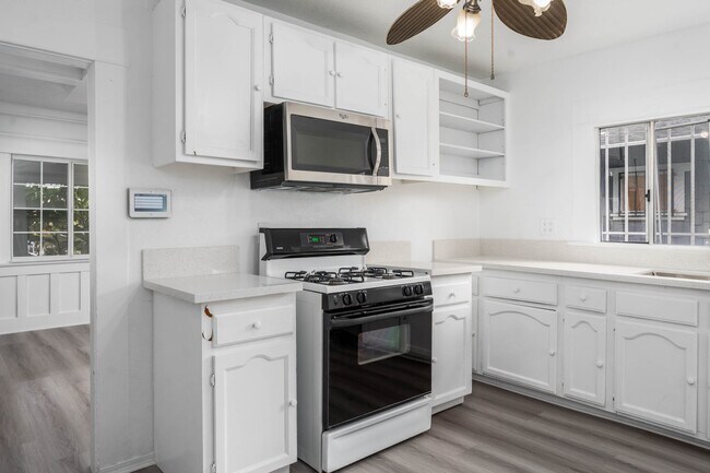 Building Photo - 2022 W 31st St