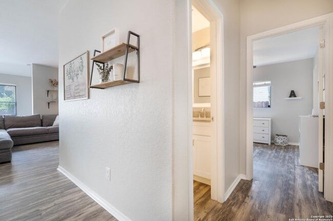Building Photo - 6706 Tezel Oaks