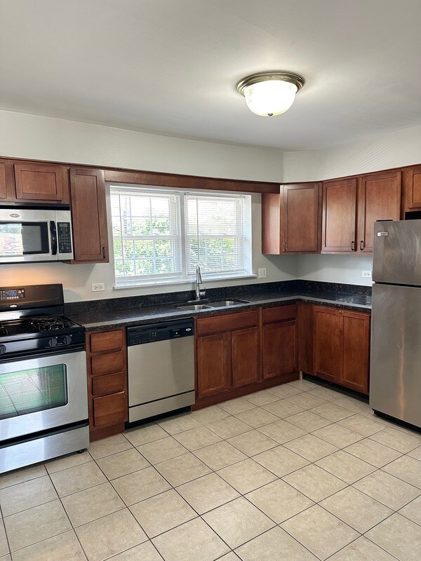 Building Photo - 3404 Maple Ave