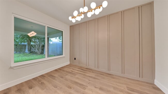 Building Photo - 2407 Bradford Dr