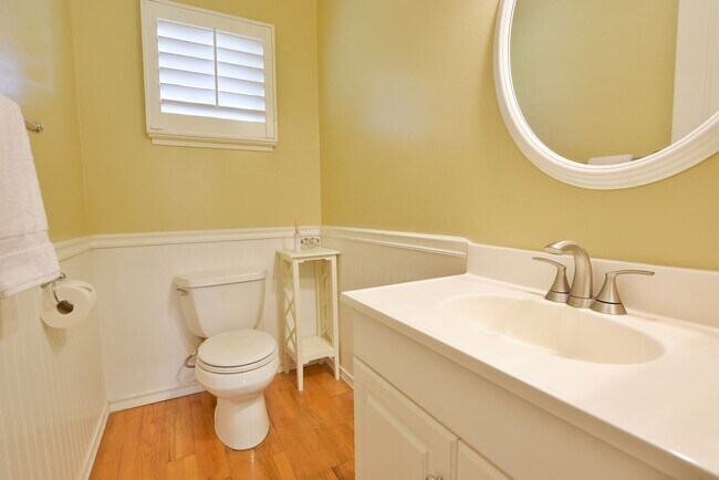Building Photo - Beautiful 3 Bedroom + Office 2.5 Bath Home...