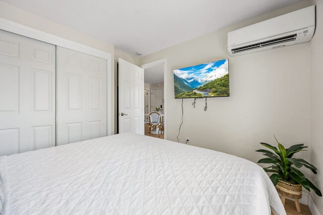 Building Photo - 637 S Orlando Ave