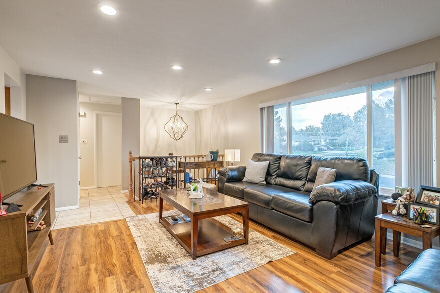 Building Photo - 7500 Teller St