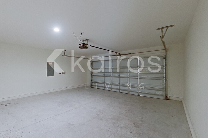 Building Photo - 8650 SW 44th Ct