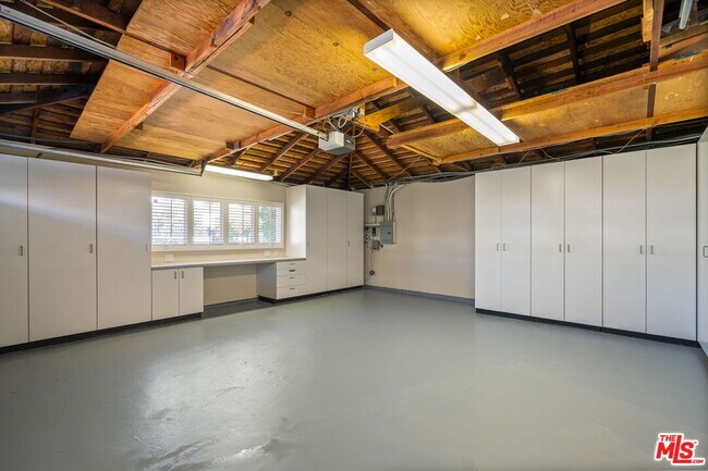 Building Photo - 14972 Camarosa Dr