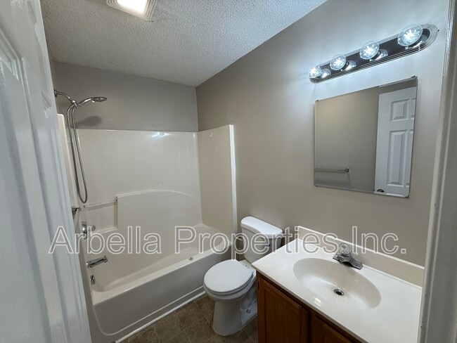 Building Photo - 1909 Cherokee Rd