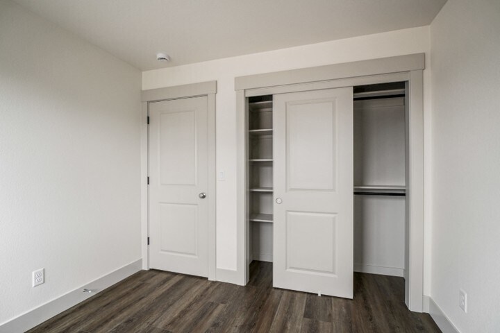 Building Photo - 1321 Oppek St NE