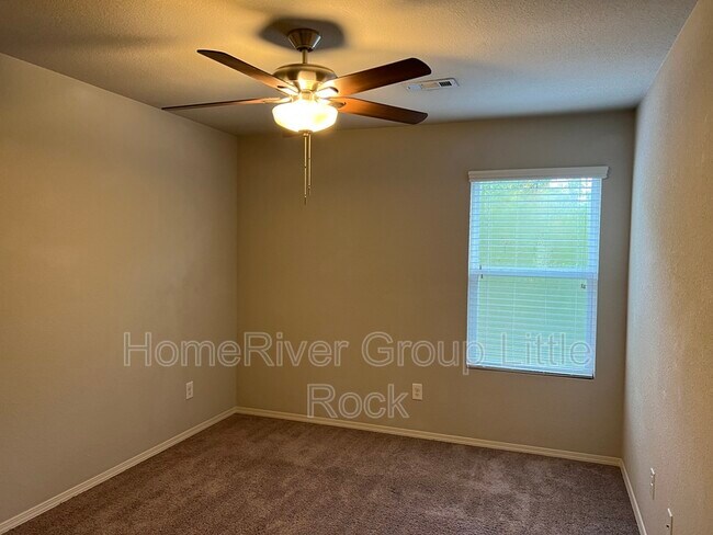 Building Photo - 940 Pinehurst Loop