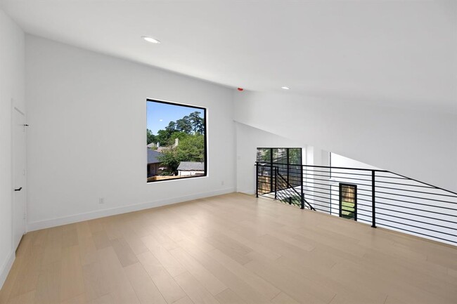 Building Photo - 10941 Bluebird Pl