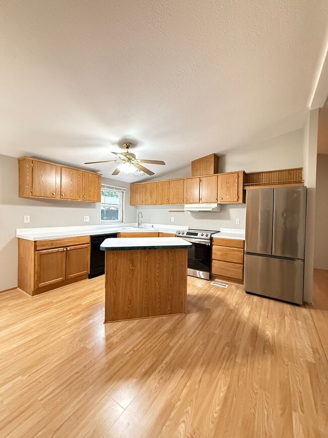 Building Photo - Beautifully Updated 3-Bed, 2-Bath Home wit...