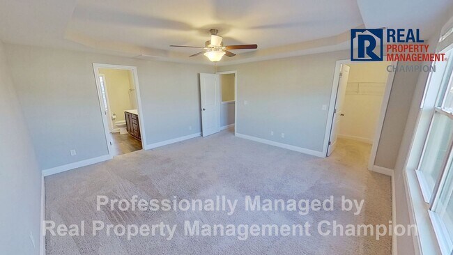 Building Photo - Spacious Home with Fenced Yard