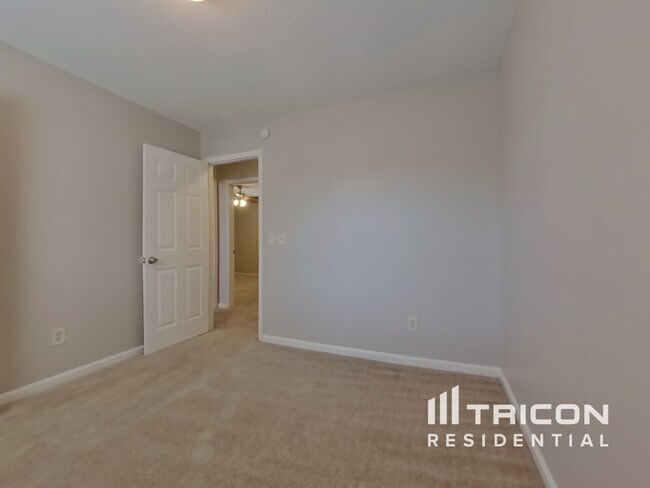 Building Photo - 64 Sweet Thorne Cir