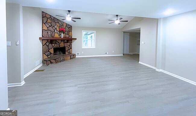 Building Photo - 3793 Rainbow Dr