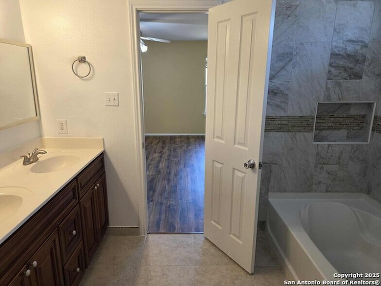 Building Photo - 228 Anvil Plz