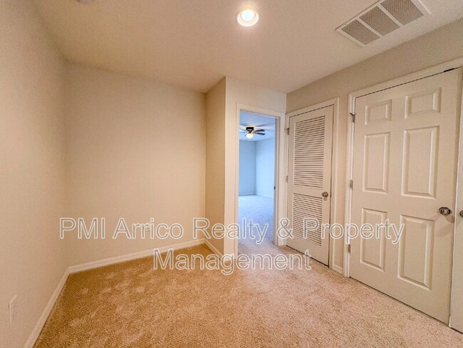 Building Photo - 7079 Woodchase Glen Dr