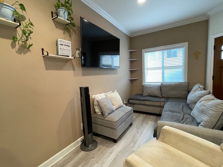 Building Photo - 6518 Walker Ave