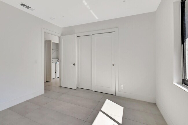 Building Photo - 2894 Florida Blvd