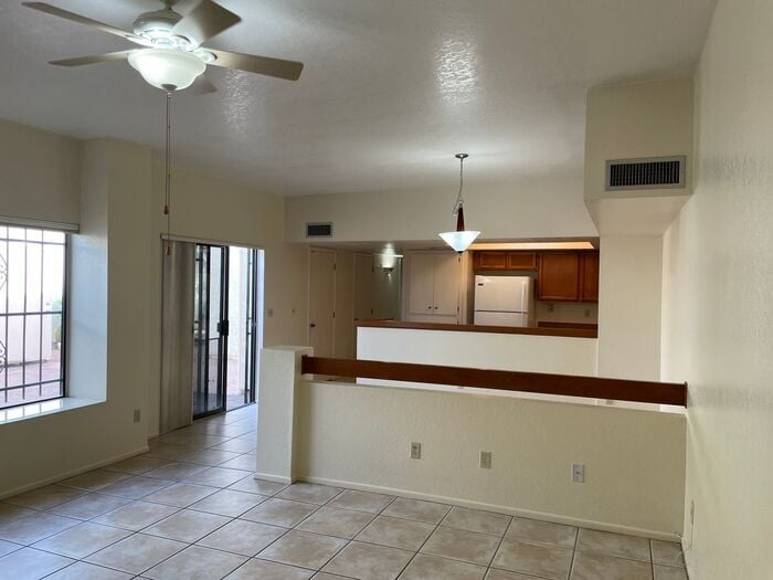 Building Photo - 716 N Hayden Dr