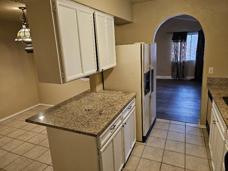 Building Photo - 1733 Crystal Way