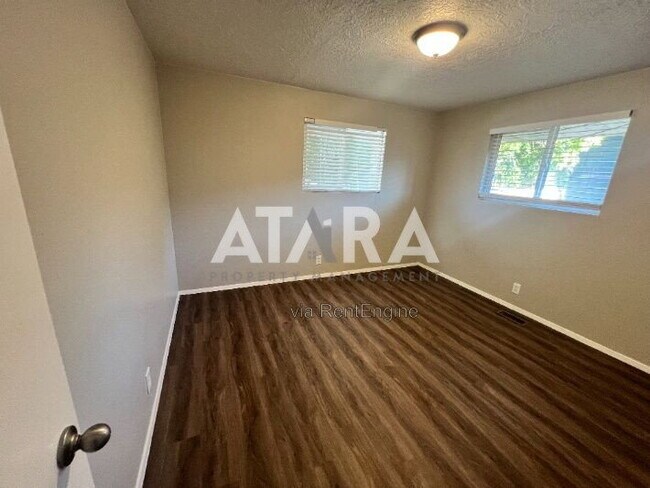Building Photo - 5875 Highland Dr