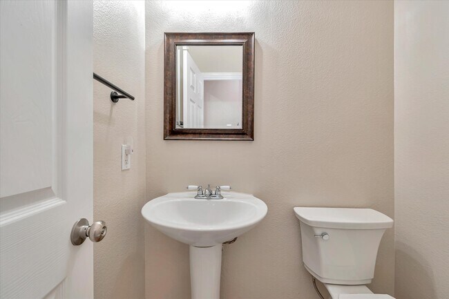 Building Photo - 18014 Flynn Dr