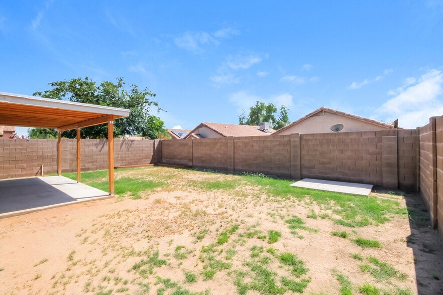 Building Photo - 973 E Yuma Ave