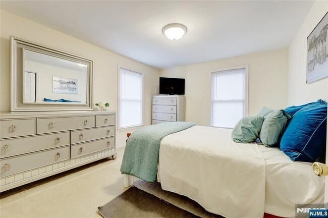 Building Photo - 145 Arch St