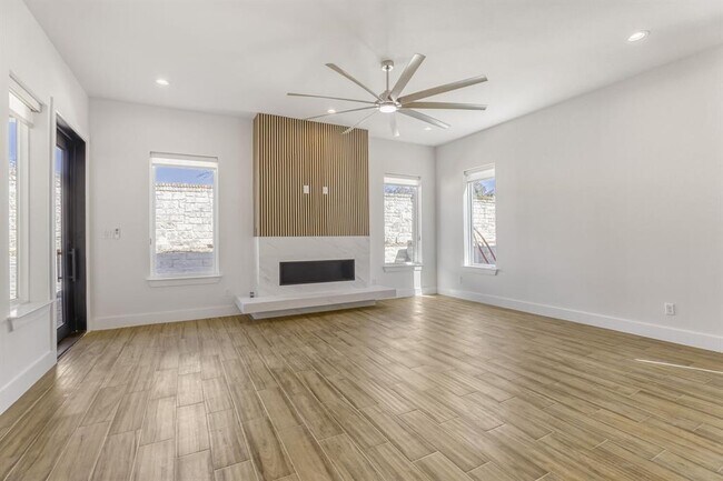 Building Photo - 9 Denbury Glen