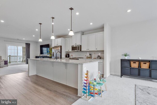 Building Photo - 10910 Presidential Pkwy