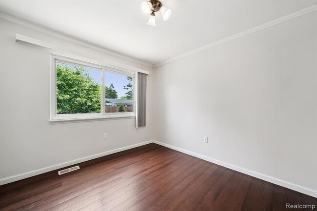 Building Photo - 7302 Parkway Ct