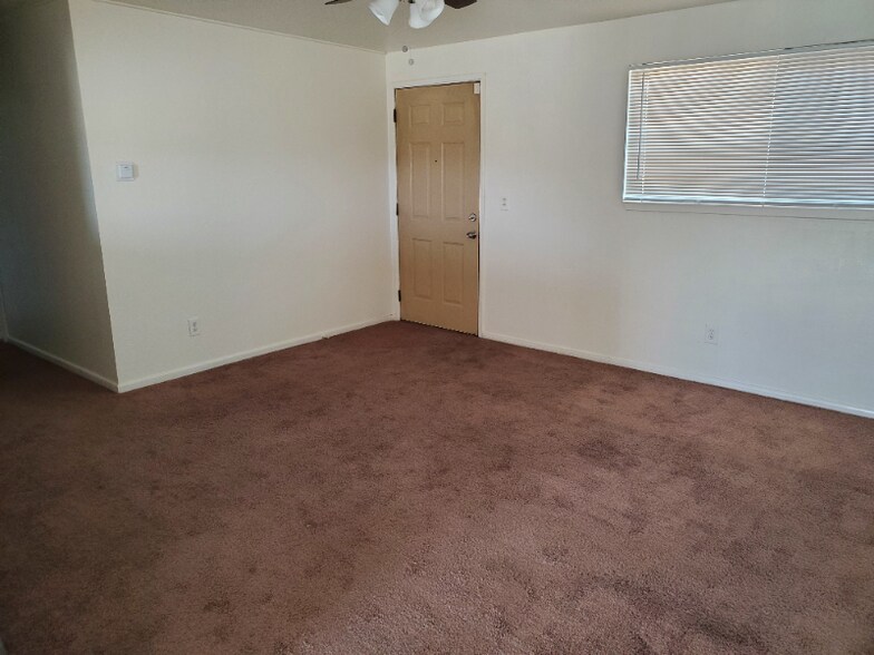 Building Photo - 1121 Mojave Dr