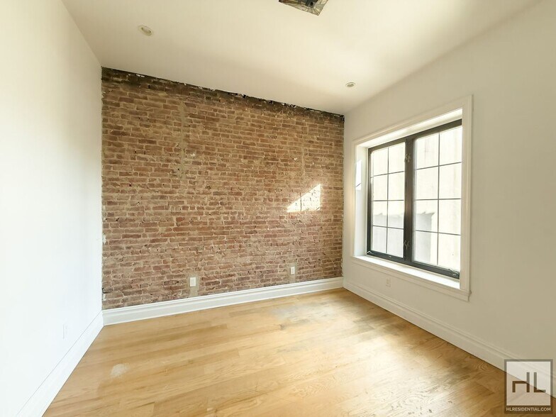 Building Photo - EASTERN PARKWAY / Remarkable Renovated 4-Bed 3-Bath in Prime Crown Heights