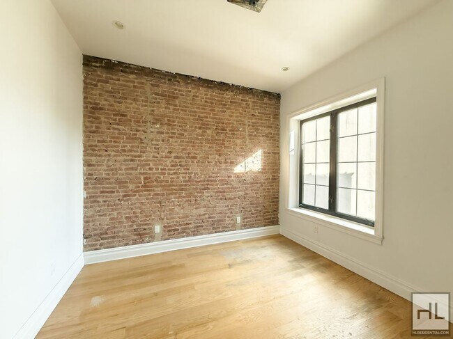 Building Photo - EASTERN PARKWAY / Remarkable Renovated 4-Bed 3-Bath in Prime Crown Heights