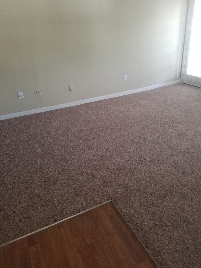 Building Photo - 9408 Willow Ridge Rd