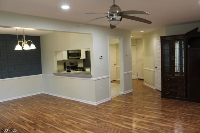 Building Photo - 75 Quartz Ln