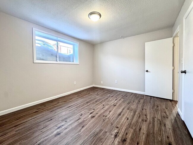 Building Photo - 50-58 Walnut Street Unit B2