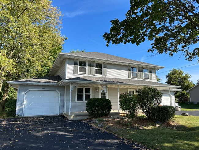 Primary Photo - Oakwood Road Duplexes